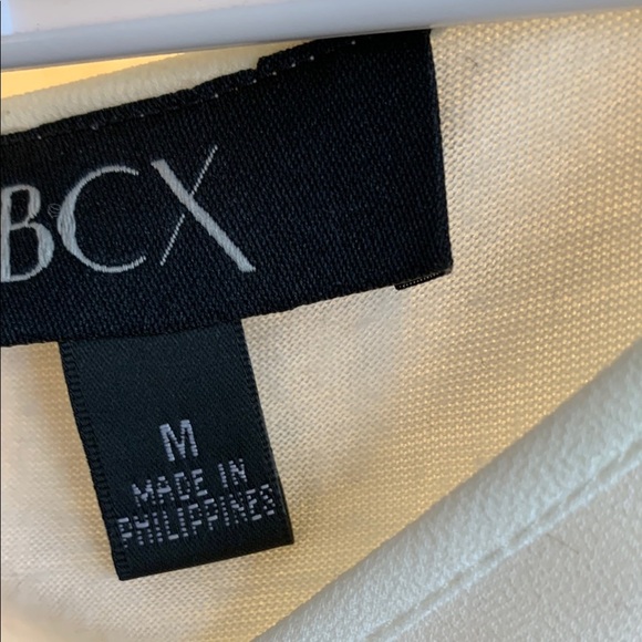 Elegant Cream Sleeveless Top - Picture 2 of 4